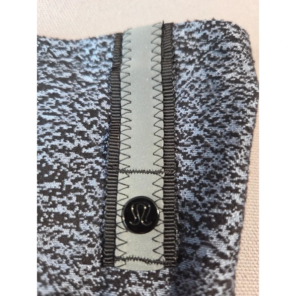 Lululemon Scarf Womens One Size  Gray Black Snap Vinyasa Wrap Elegant Jacquard